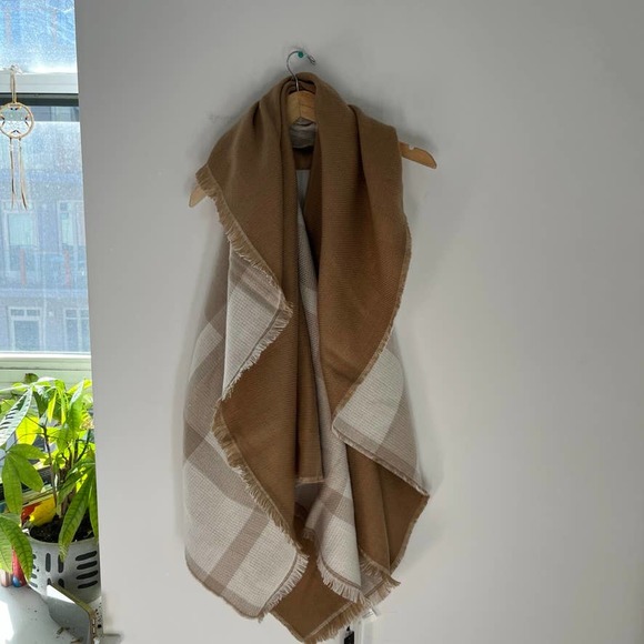 NEW Banana Republic Reversible Tan Plaid Poncho One Size - Picture 5 of 7